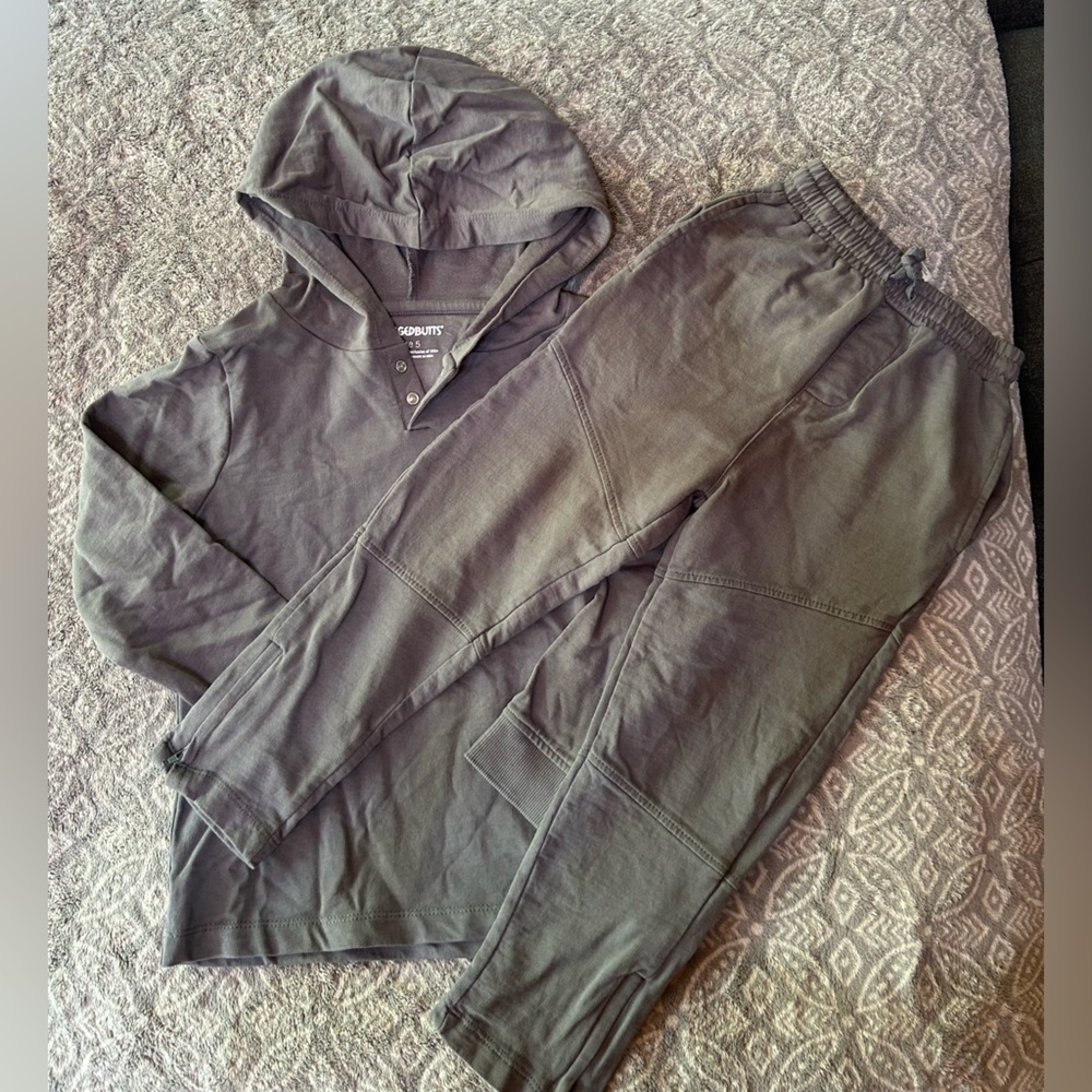 Rugged Butts Boys Active Set. Size 5.
